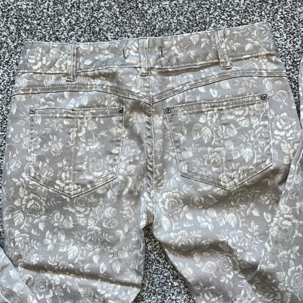 DESIGNED BY FREE PEOPLE! Straight Leg Floral‎ Pants Size 26